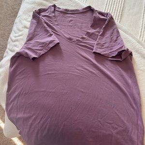 Lululemon women’s love tee v neck in purple